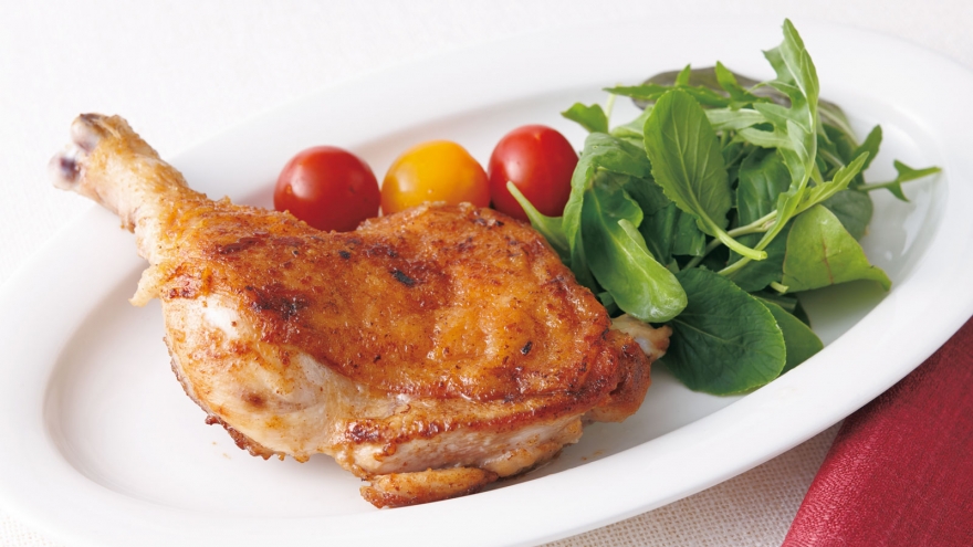 フライパンで簡単！こく旨ローストチキン 骨つき肉でごちそうメニュー