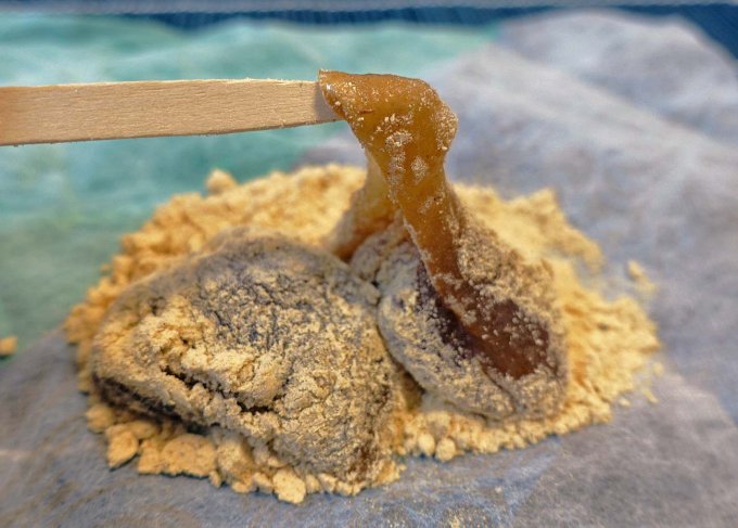 赤坂 青野』の赤坂もち。お土産にも喜ばれる日持ちのするおすすめの和菓子です。 - お菓子を巡る暮らしの雑記帖