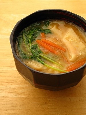 セブン×日清 すみれ幻の「ワンタン味噌スープ」 - プライベートブランド食品を徹底解析してみた