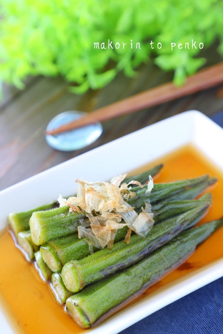 🌿夏にぴったり！焼き浸し🍆🍅✨ ナス、オクラ、トマトをじゅわっと焼いて、さっぱりお出汁に浸しました☺️✨冷蔵庫で冷やすと、味が染みてさらに美味しい〜💕 火を使う時間も短めだから、暑い日でも作りやすい一品です☀️ ご飯にも、おつまみにも◎保存して見返して