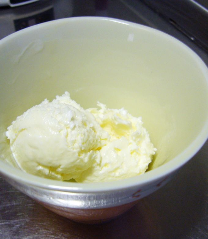 もう焦らない」「ちょこっと使いに便利」 余りがちな生クリームを『保存するコツ』 – grapeグレイプ