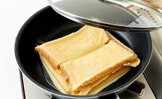 焼く前 卵液に漬けて下味冷凍すればふわとろに