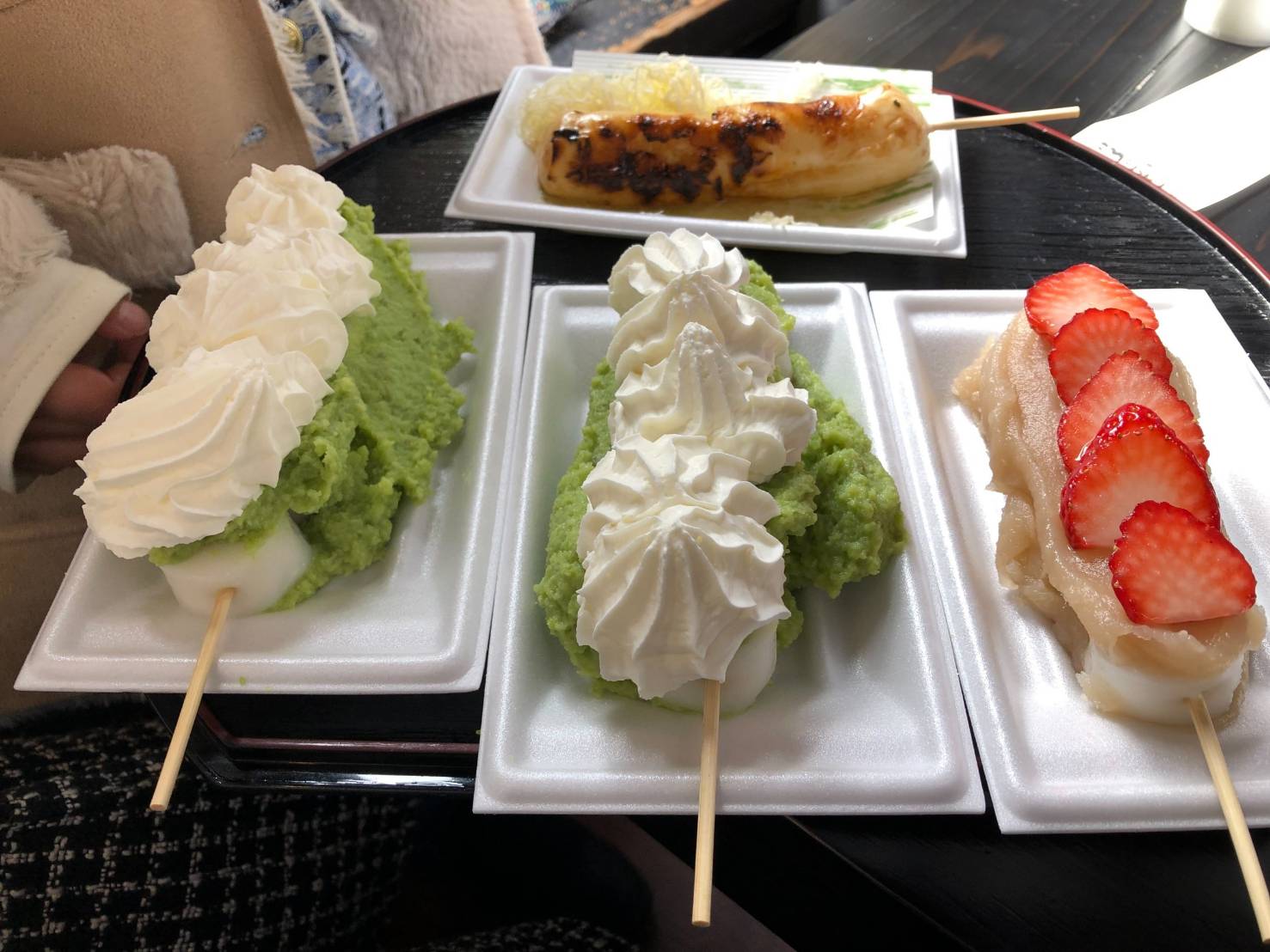 肘折温泉来る時に行列が見えたお店に行ってみた。最上川 千本だんごで大石田だんご三昧。豆腐屋が作るだんご屋さん♪ : 大阪グルメタクシードライバ