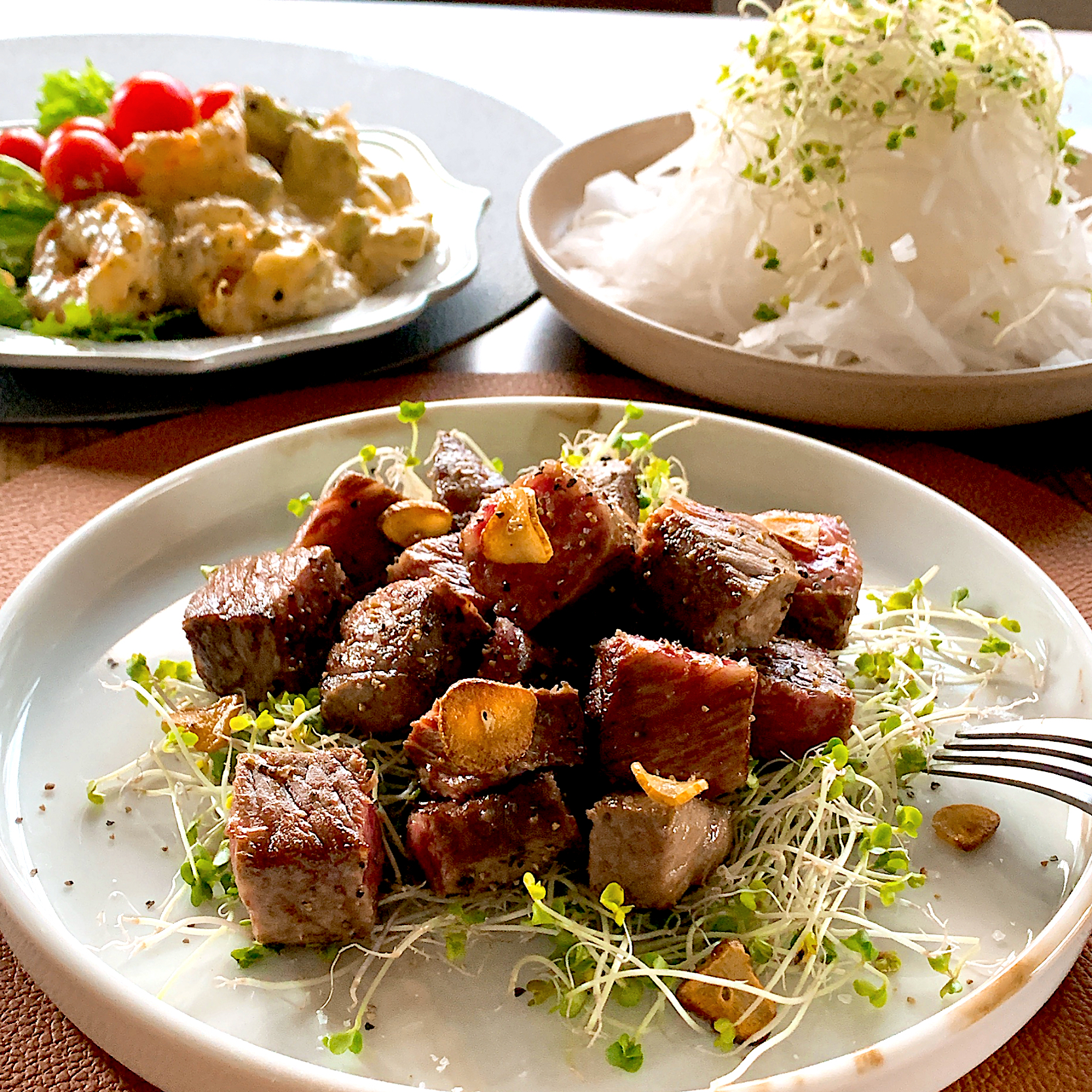 リーズナブルなステーキ肉と玉ねぎの洋風煮込み毎日笑顔で過ごしたい