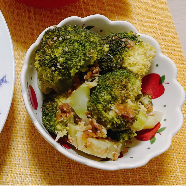 5分で和え物♪ブロッコリーのめんつゆごまおかか