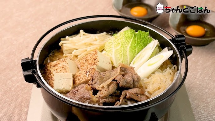 甘辛い味付けでお箸がすすむ！フライパン一つで作る「すき焼きうどん」