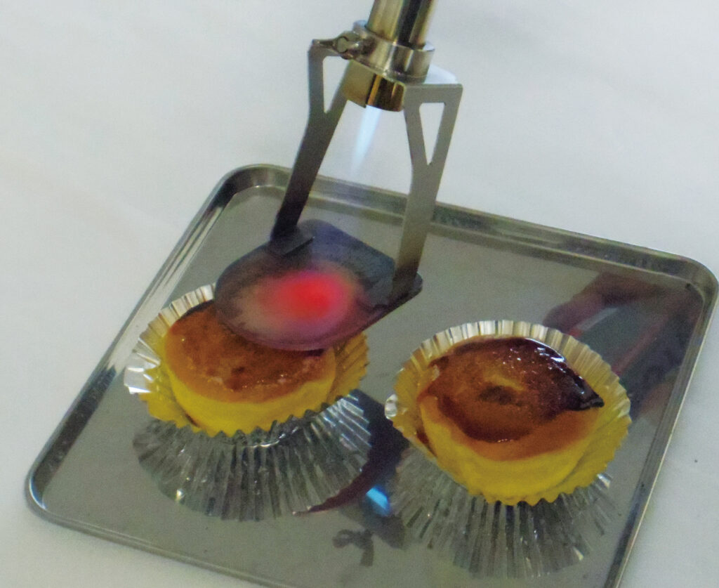 ブリュレ作り方スプーンで炙るTikTok