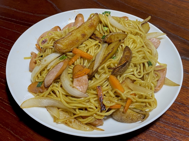 じゃがいも入りやきそばAVA Travel アバトラベル