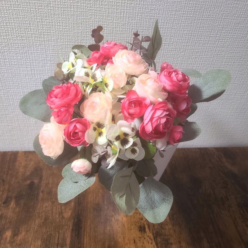 ラナンキュラスのキャスケードブーケウェディングブーケ.jp