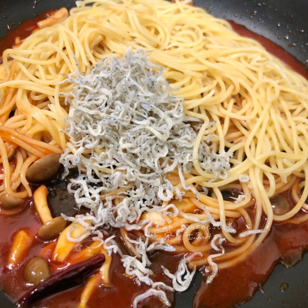 きのこ×トマトでうま味がぶ厚い「アラビアータ風ケチャップ焼ききのこ」家飲みおつまみレシピ - メシ通ホットペッパーグルメ