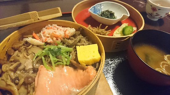 会津若松の元祖輪箱飯と郷土料理を楽しむ