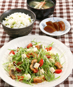 サラダがメインになる献立レシピ14選。野菜を美味しく食べられる人気の料理をご紹介folk