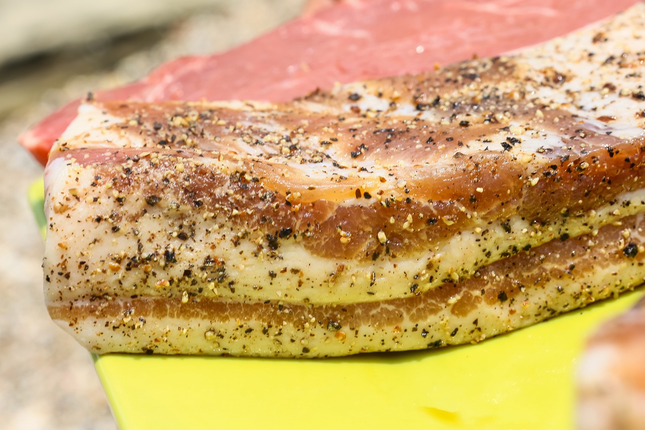 本格燻製ベーコンの作り方！ただの豚バラブロックが格別な味わいに変貌します燻製日記