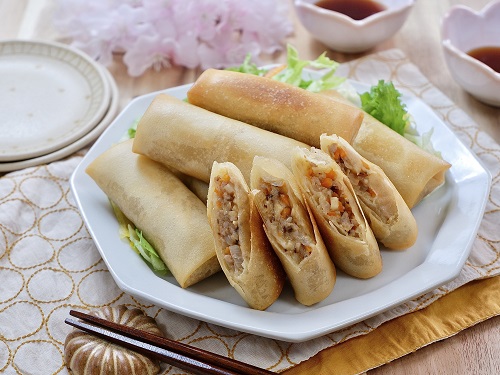 決定版 春巻きのレシピ。皮がパリッと揚がるポイントは温度！ 巻き方2種類三越伊勢丹の食メディアFOODIE フーディー