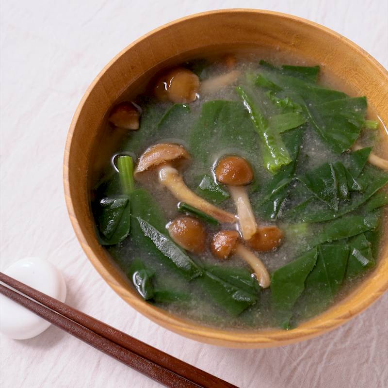 なめこと豆腐の味噌汁のレシピ 作り方：白ごはん.com
