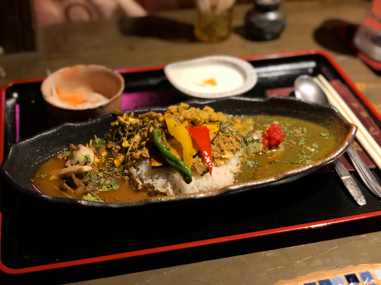 ポミエ 大阪のデカ盛りの聖地 丹波地鶏を使ったチキンカツ定食、カツカレー えっ！？美味すぎるだろ