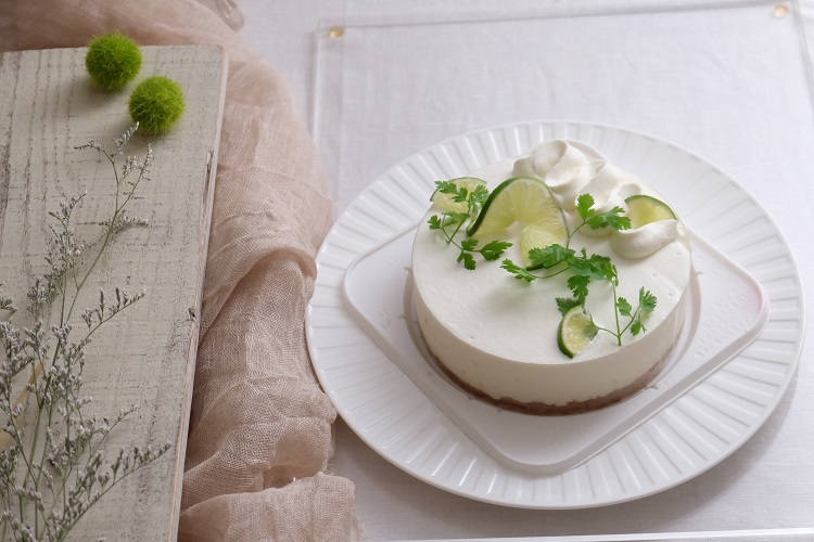 簡単混ぜるだけ!いちごレアチーズケーキ