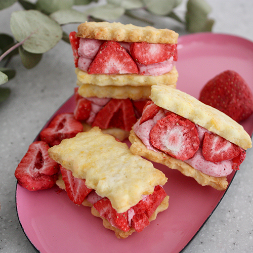 いちごミルクバターサンドのレシピお菓子・パン材料・ラッピングの通販 cotta＊コッタ