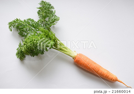 栄養満点☆葉つき人参のシンプルサラダ