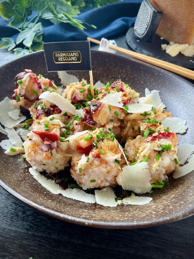 たこ焼き器で作る小さなコロコロおにぎり！アレンジレシピ6選もチェック - macaroni