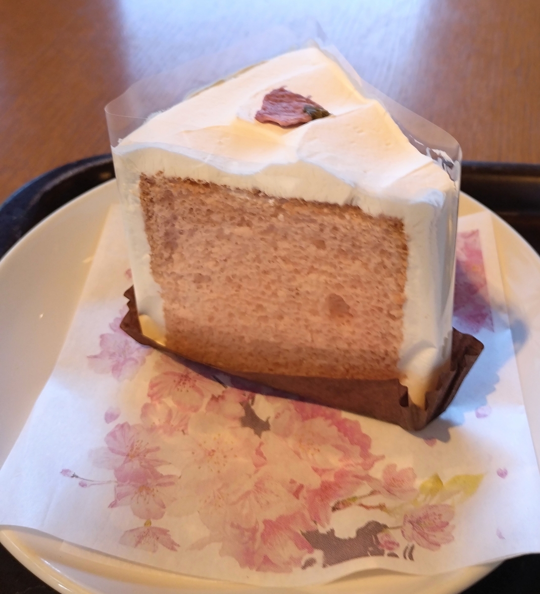 スタバ 桜シフォンケーキ🌸✨ 夕飯は桜シフォンケーキ🌸✨ 甘味はお腹空いてる時の方が、美味しいデスネ🤣スタバスターバックススターバックスコーヒースタバ新作スタバ新発売桜シフォンケーキstarbucksstarbuckscoffeestarbucksjapanbuckssbux