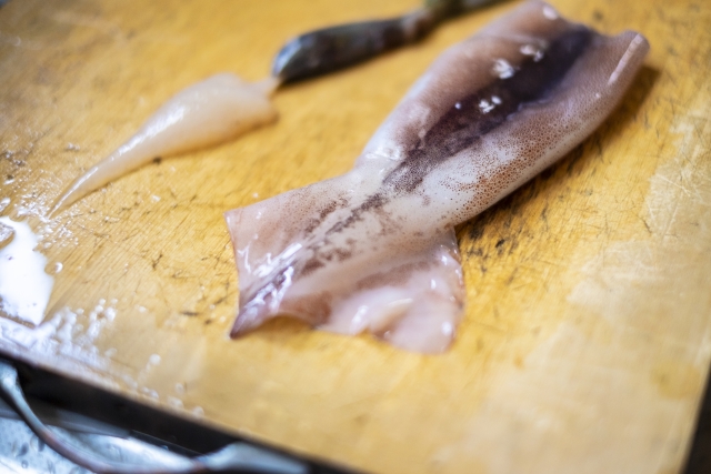 レシピ『小さいイカ・ヒイカの下処理と食べ方のコツ』ワタと皮はそのままでOK！いそがばまわれ