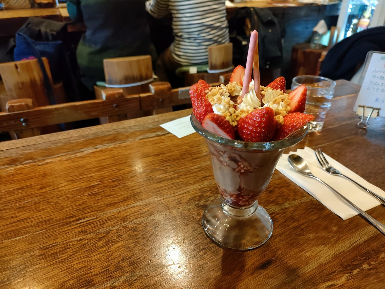 お玄さんのねばとろ丼 ねばねば丼の専門店の撮影 マグロ、ネギトロ、納豆、お新香など、定番にとろろをかけてあるメニューから牛肉がどーんとのったものまで❗️味は間違いなし！どれにしようか迷いますね〜🤔 FUDOでは、撮影ラフづくり〜撮影、撮影ディレクション、ロゴ