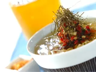 塩昆布と鰹節おにぎりのだし茶漬け お手軽で二度美味しい！虚弱体質なママでも美味しい酒が飲みたい