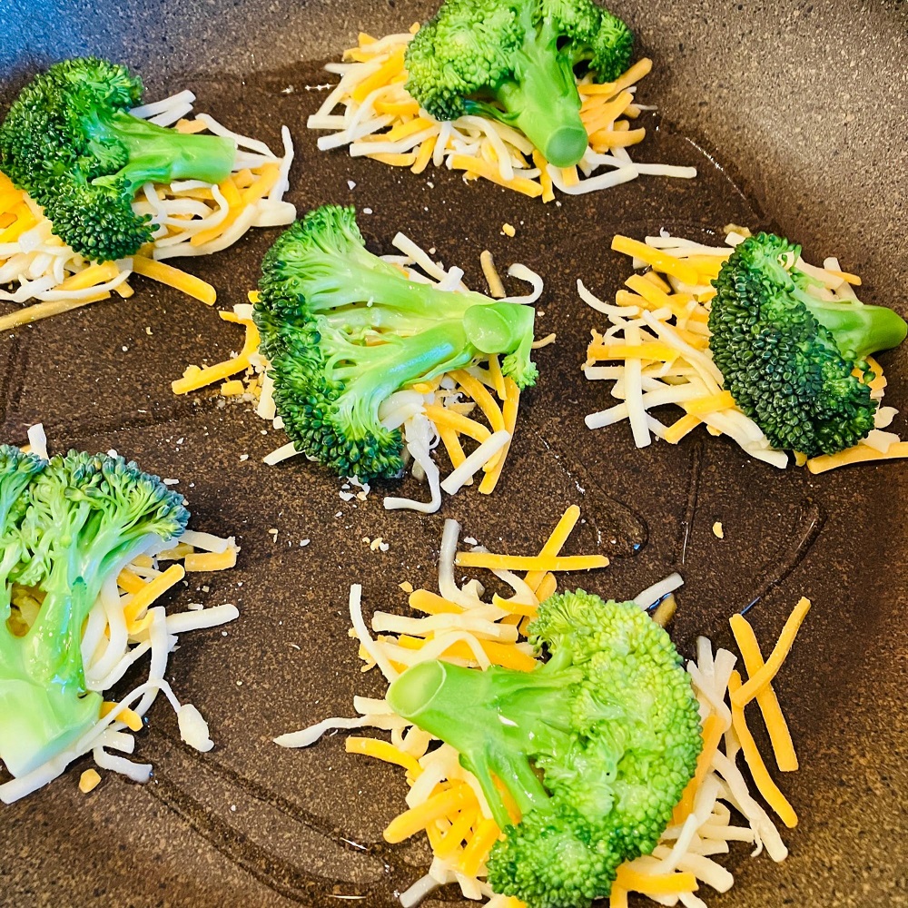 フライパンひとつで簡単調理♪朝ごはんにオススメ♪ブロッコリーとウィンナーの蒸し煮 :作り置きおかずレシピとお弁当〜心と身体にやさしい料理を〜「鈴木美鈴オフィシャルブログ」 Powered by ライブドアブログ