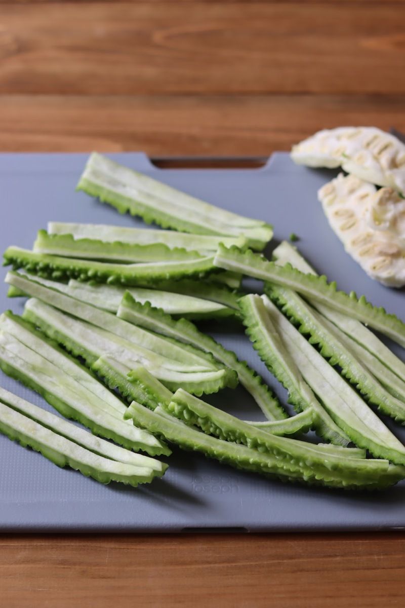 ゴーヤのおつまみレシピ 夏はカレー味！！手が止まらないサクサク！フライドカレーゴーヤの作り方