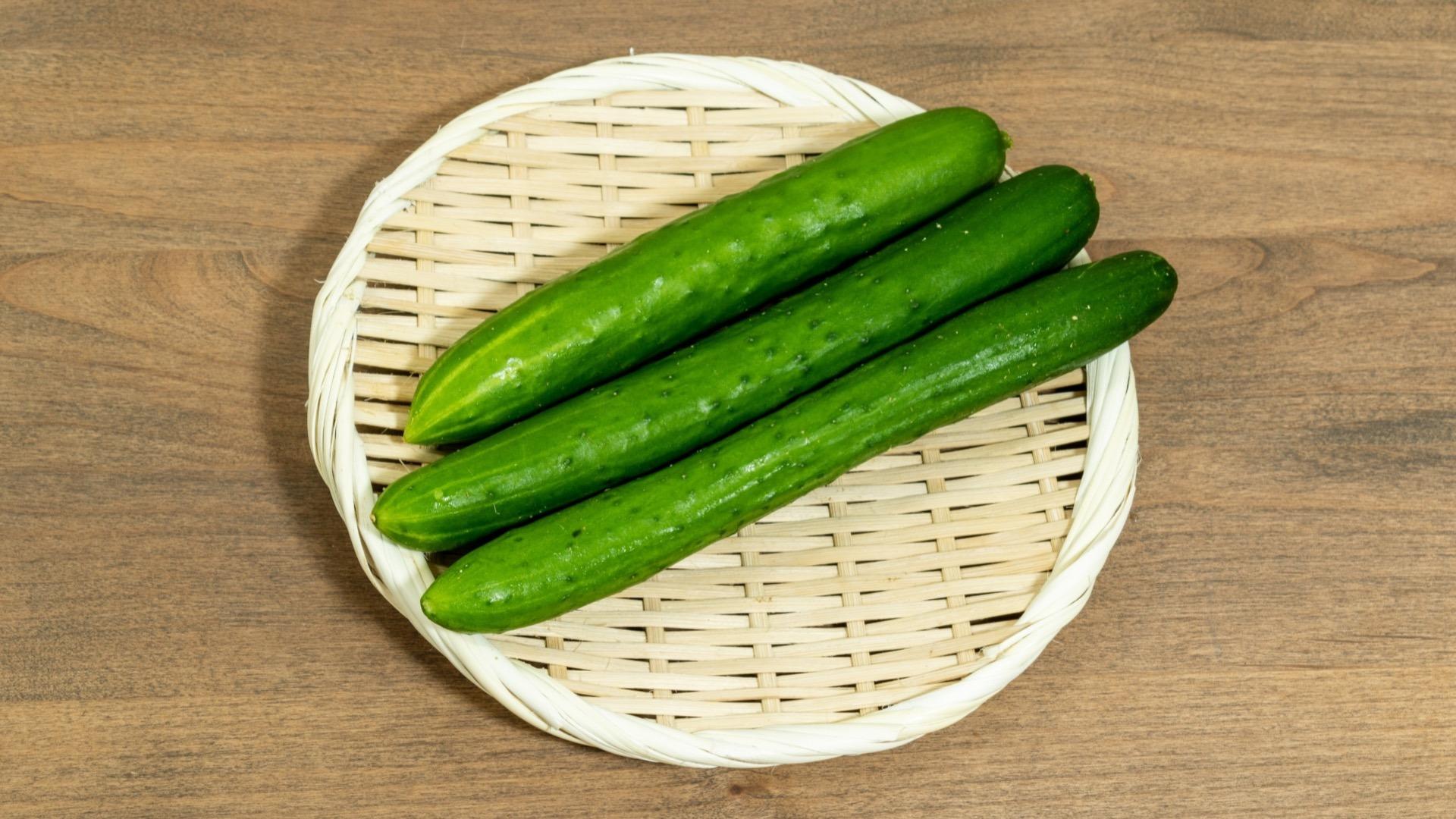 シェフ脇屋の簡単レシピ 「きゅうりの中華風和え物」に挑戦♪皮むき＆隠し包丁の裏ワザで上品なプロの味『あたらしい日日』こんな時代のニューノーマルな暮らし方。食と農、生活情報をお届けします