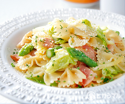 Padonniおすすめレシピ人気のレシピのご紹介です。 ・ 材料 2~3人分ストライプ小さい蝶ちょパスタ 40g ストライプ小さい帽子のパスタ 30gあさり 殻付き400g オリーブの実 15個 プチトマト 10個 細かく刻んだアンチョビ 適量 ケイパー 大さじ1 オレガノ 適量