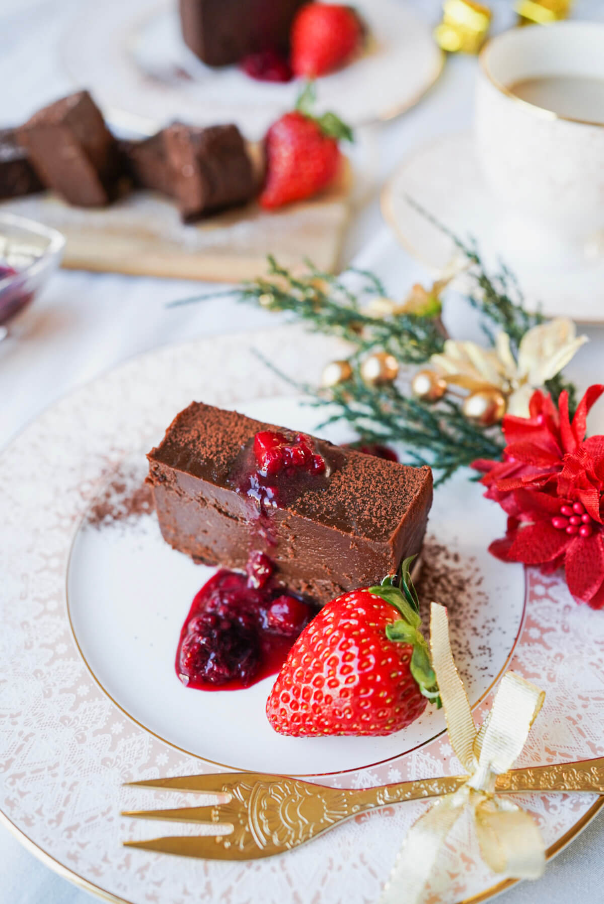 一日遅れの母の日。 ローストビーフを作りました。 塩コショウニンニクで味付けして一日寝かせて、低温調理で55度で3時間。 特製の赤ワインソースをお好みでかけてもらいます。美味しく仕上がりました。ローストビーフ低温調理ボニークboniqboniqproboniq