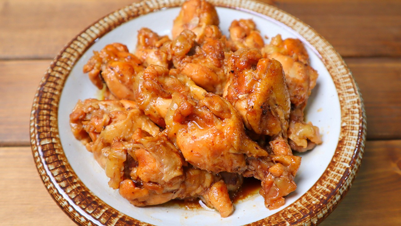 ふっくらジューシーに仕上がる！鶏手羽元の照り焼きのレシピ