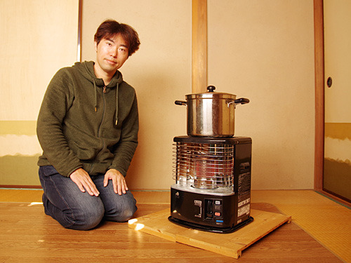 ストーブの上で食べ物の鍋をかき混ぜる人の写真 – Unsplashの食べ物の無料画像