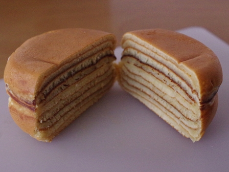 バウムクーヘン , HMで簡単に手作りバウムクーヘン♡, .,材料 , ホットケーキミックス300g, 卵2個, 砂糖80g, 水あめ 60g, 牛乳320g, 無塩バター100g, コルネ型,コルネ型がなければ、動画の様に使い終わった芯にクッキングシートを巻いて使用出来ますよ！ , .,手順 , ＜下準備＞,・バターはレンジで加熱して溶かしておく。,