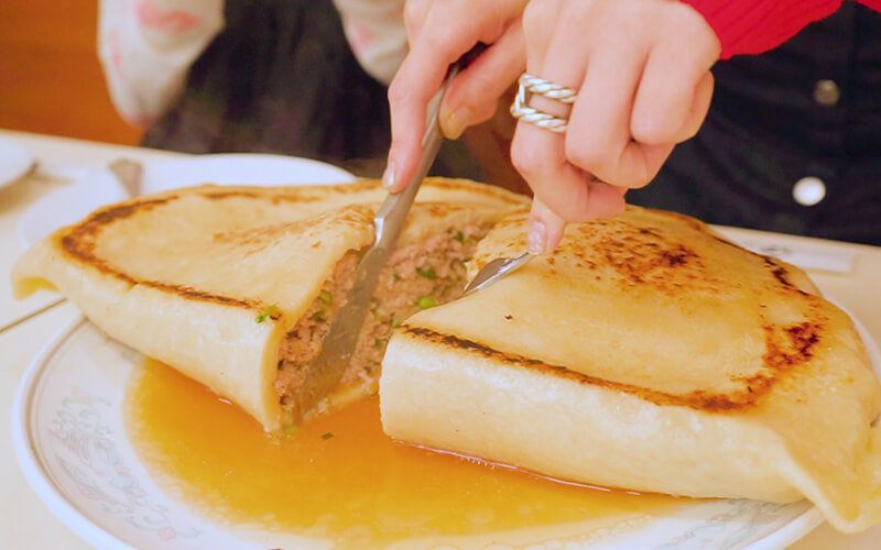 神楽坂飯店ジャンボ餃子チャレンジ 制限時間60分大食いチャレンジチャレンジメニューデカ盛りデカ盛りチャレンジデカ盛りグルメ餃子ジャンボ餃子飯田橋グルメ飯田橋神楽坂飯店