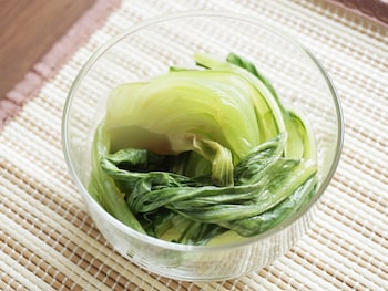 こってり味でごはんがすすむ♪ 青梗菜と卵のオイスター炒め