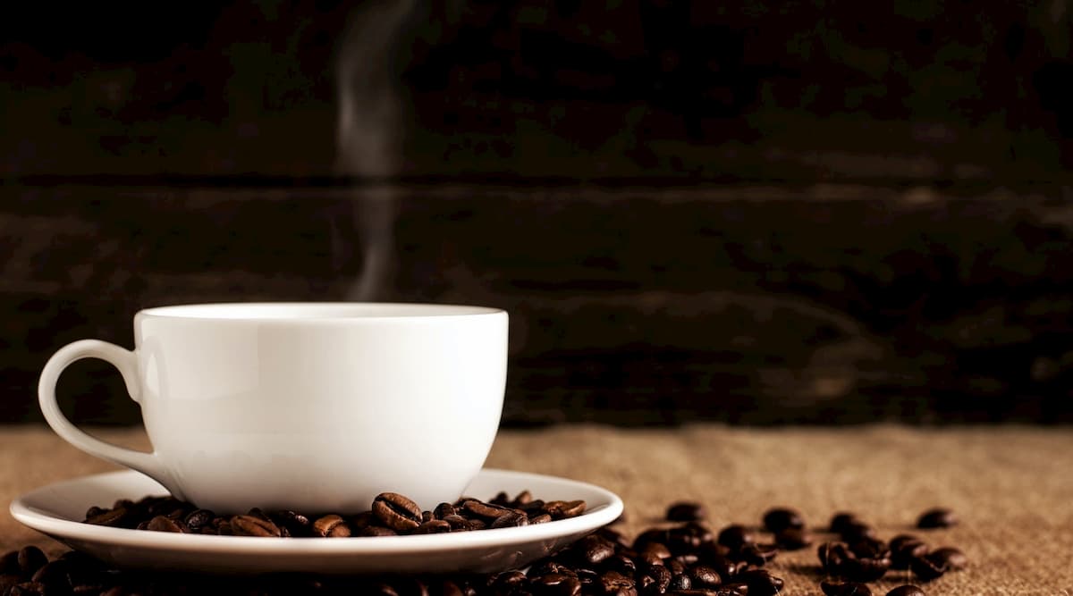 お湯の温度でコーヒーの味はどう変わる？理想的なお湯の温度と淹れ方暮らしのかくし味象印から、暮らしがほんの少し豊かになる、生活に役立つプラスな情報をお届けします