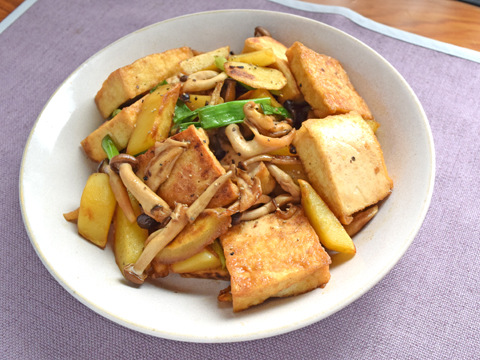 じゃがいもと厚揚げの甘辛煮」180gのお得通販Kuradashi クラダシ でフードロス・食品ロス削減