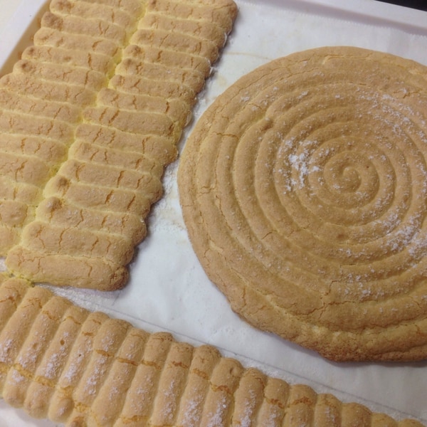 シャルロットケーキのビスキュイがゆるい場合に見直すべきポイントと対処法