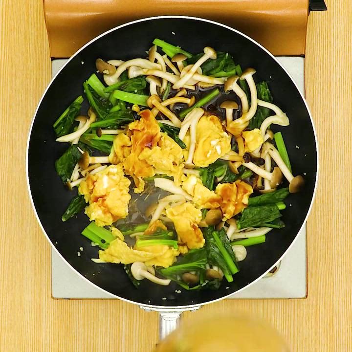 卵と小松菜の中華風オイスターソース炒め