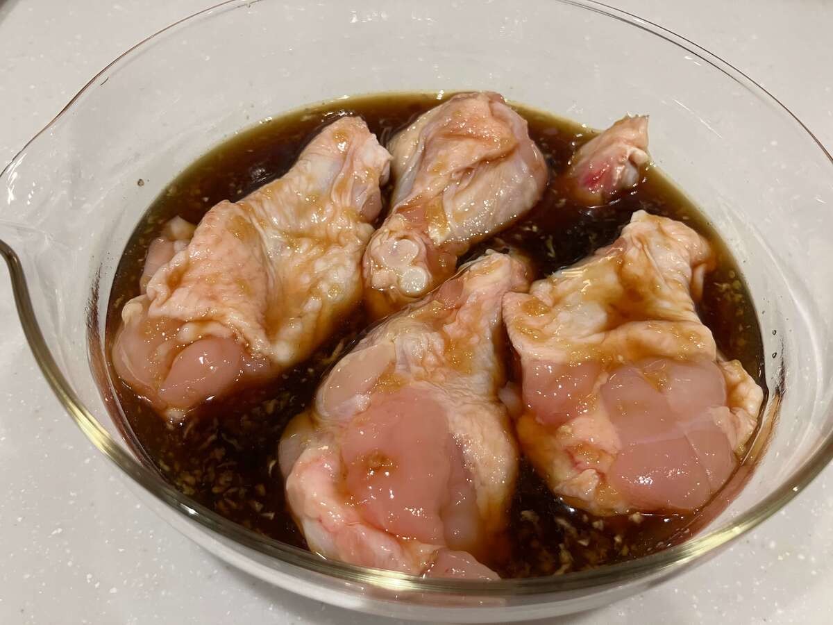 やっすい手羽元、こうするのが正解！ 和田明日香さん「たまらんすな～」「びっくりするほど美味ぁーーい！！」食べ方ヨムーノ