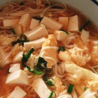 Amazon.co.jp: 三輪山本 家庭用 にゅうめん カップタイプ めん50g めんつゆ23ml たまご えび入具材えび ねぎ七味 :食品・飲料・お酒