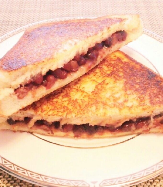 ▷川越 あんバター記録 ◁ ⁡ ⁡ glincoffee 元町本店 @ 川越 ⁡ ⁡ 老舗のあんこを使用！ 懐かしい味わいのあんバター！ ⁡ ⁡□ 龜屋あんバターホイップ 330円 ⁡ ⁡ 外はほんのりサクッと、中はふんわりとしたコッペパンに 濃厚なつぶあんと有塩バター、 ホイップで追いカロ