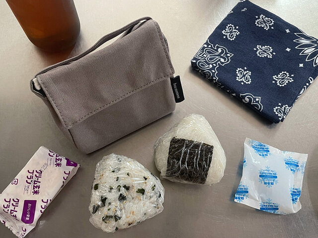 おにぎり ケース 山ナ鞄 選べる2個セット 保温 保冷 日本製 手作り おにぎりケース おにぎりポーチ 保冷 保温 カラビナ付き おむすび用 2個アルミ 携帯用 お弁当グッズ DAY OUT 716 デイアウト オニギルBRAND ブランド ,D,DAY OUT デイアウトS-mart PLUS