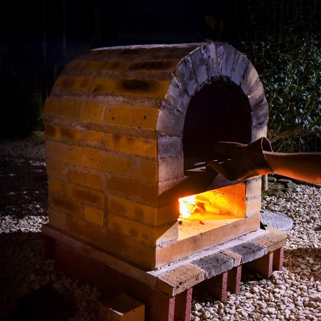 ピザ窯 レンガ 庭 簡単耐火煉瓦ピザ窯レンガのみ 送料別途お見積りアンティークレンガ 国産 古煉瓦 耐火煉瓦 アウトドア :あいランドガーデン - 通販 - Yahoo!ショッピング