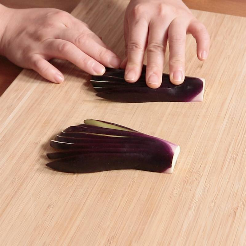 ナスの下処理、鹿の子の飾り切り