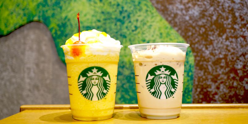 🍊フルーツ牛乳風🍊 ブレンドするだけで定番カスタムも フルーツ牛乳っぽい味わいに🤤 ブレンドは200円分がおすすめ！ .カスタム内容 トール☑️バニラクリームフラペチーノ ☑️ブレベミルクに変更 ☑️ノンシロップ ☑️ゆずシトラス果肉追加 200円分ブレンド