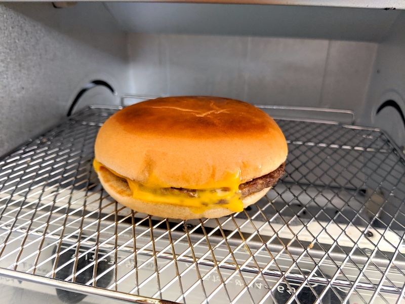 マクドナルド「冷めたハンバーガー」を復活させる温め方を試してみた！ヨムーノ